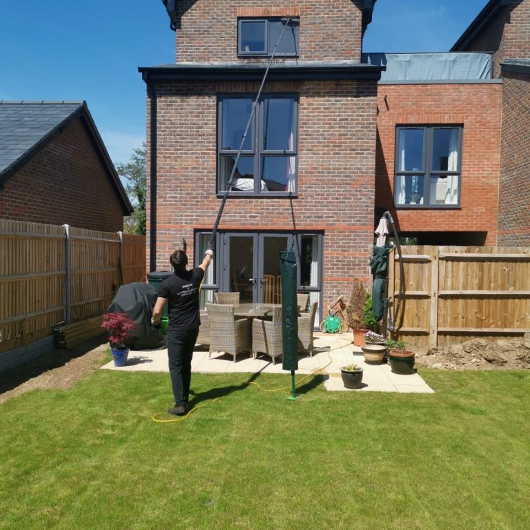 Residential &
Commercial
Window Cleaning